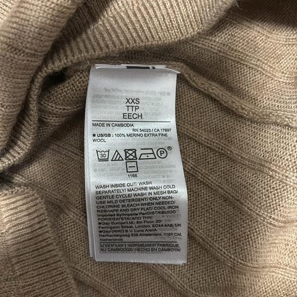 Banana Republic Merino Wool Sweater - Picture 5 of 5
